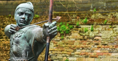 robin hood statue in nottingham